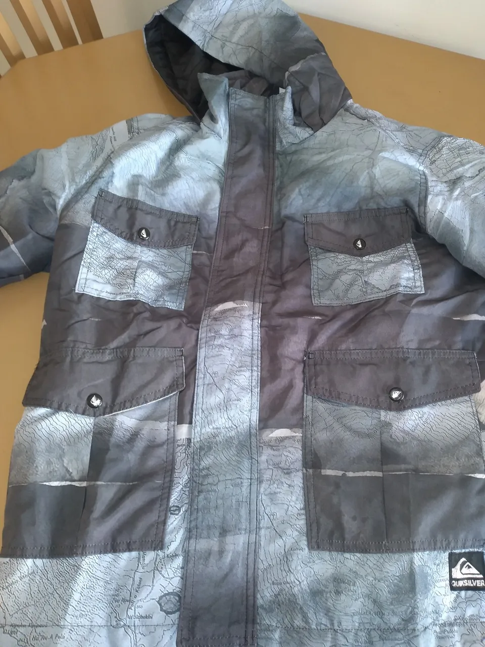 Jaqueta Quiksilver com estampa de mapa