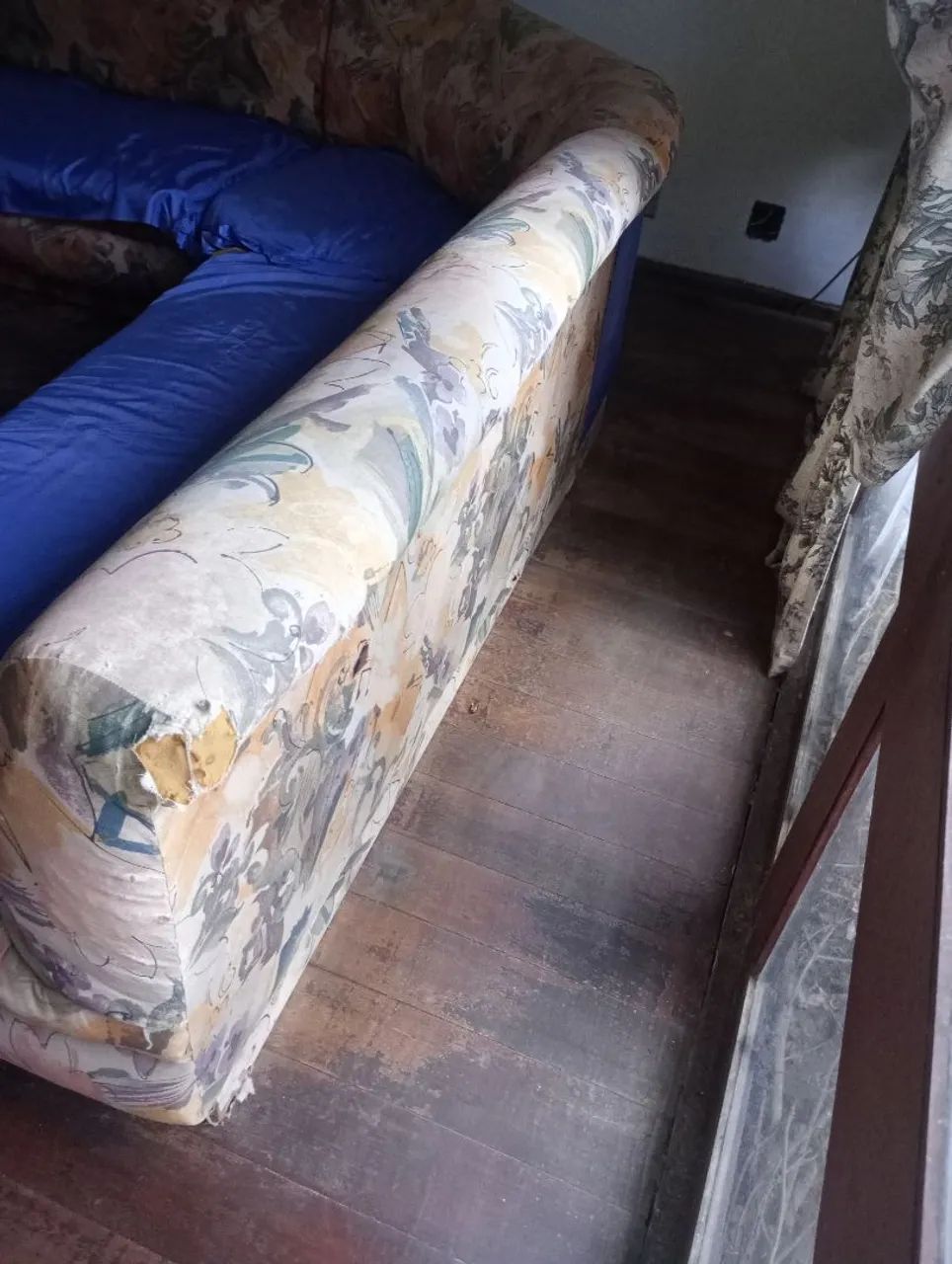 Sofá em L 4,64 MTS . Precisa reforma 432959124155944963