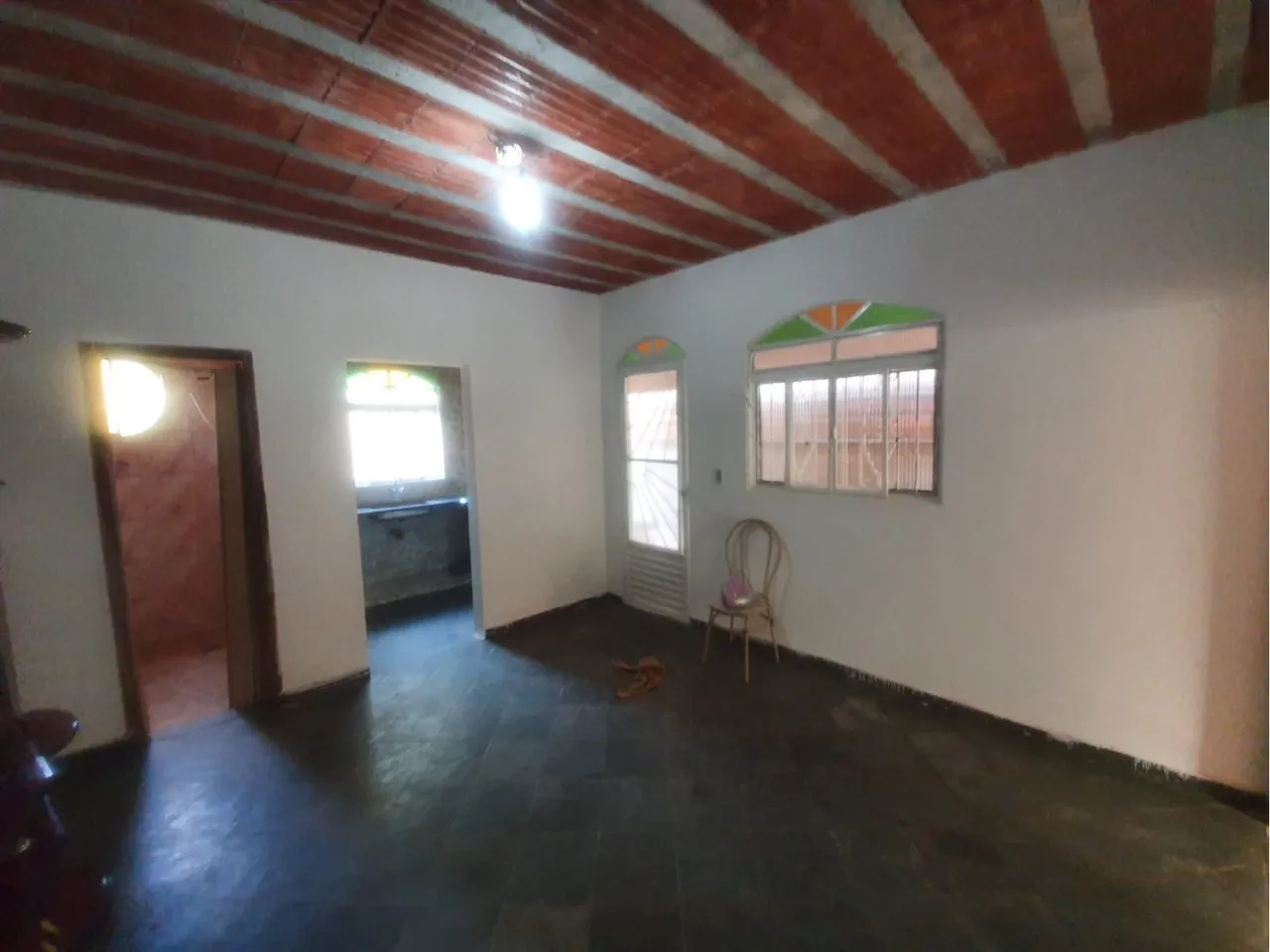 Alugo casa