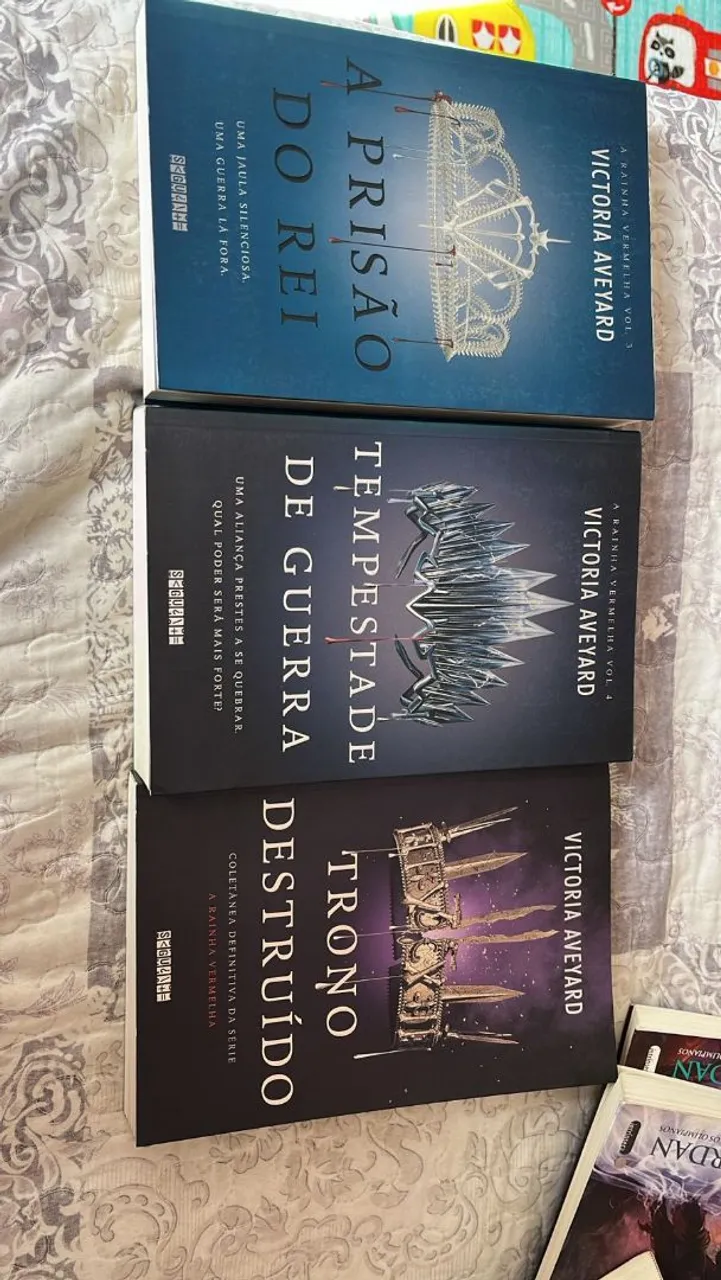 Livros da série A Rainha Vermelha - Victoria Aveyard