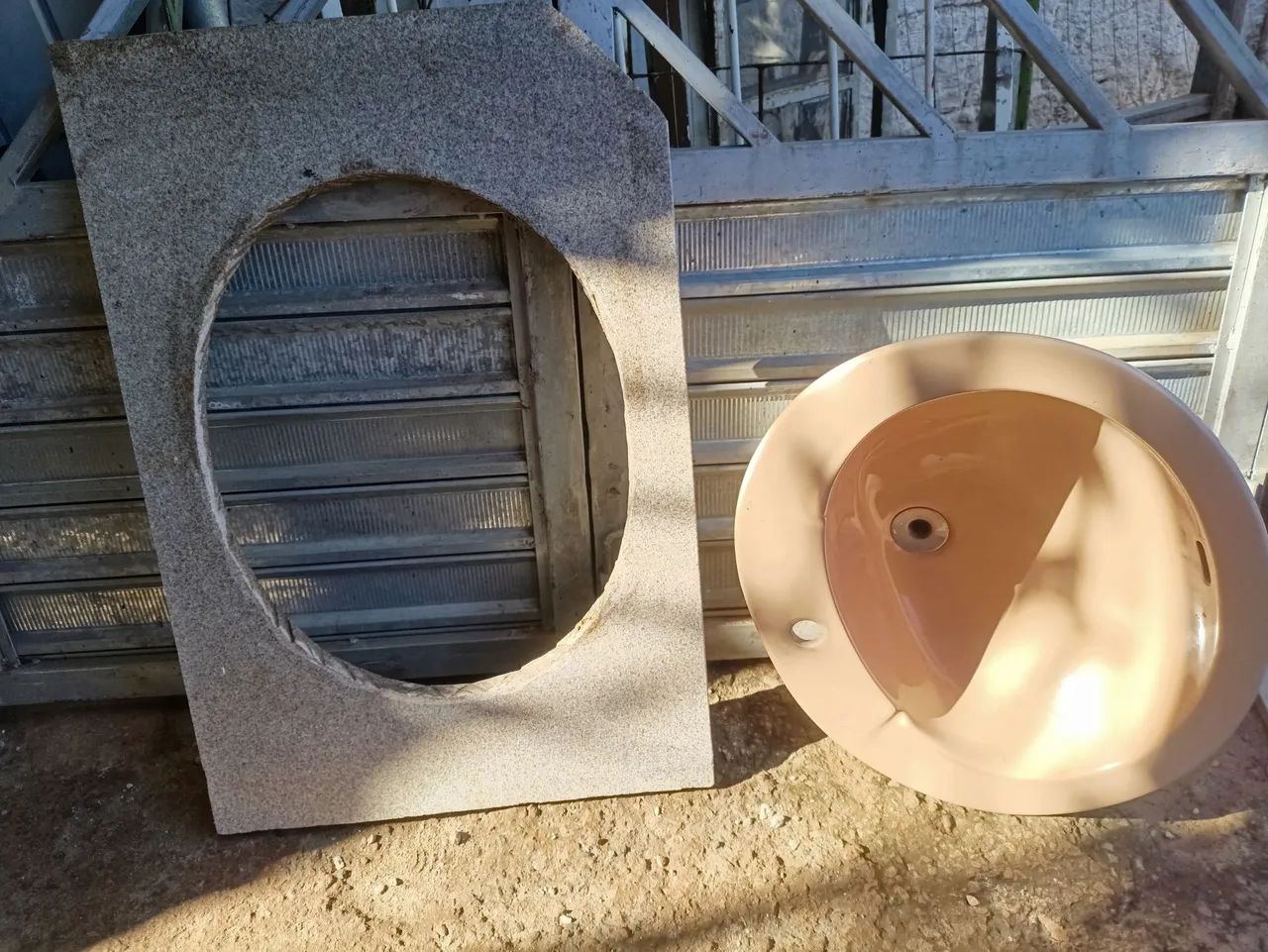 Pia de rosto de canto