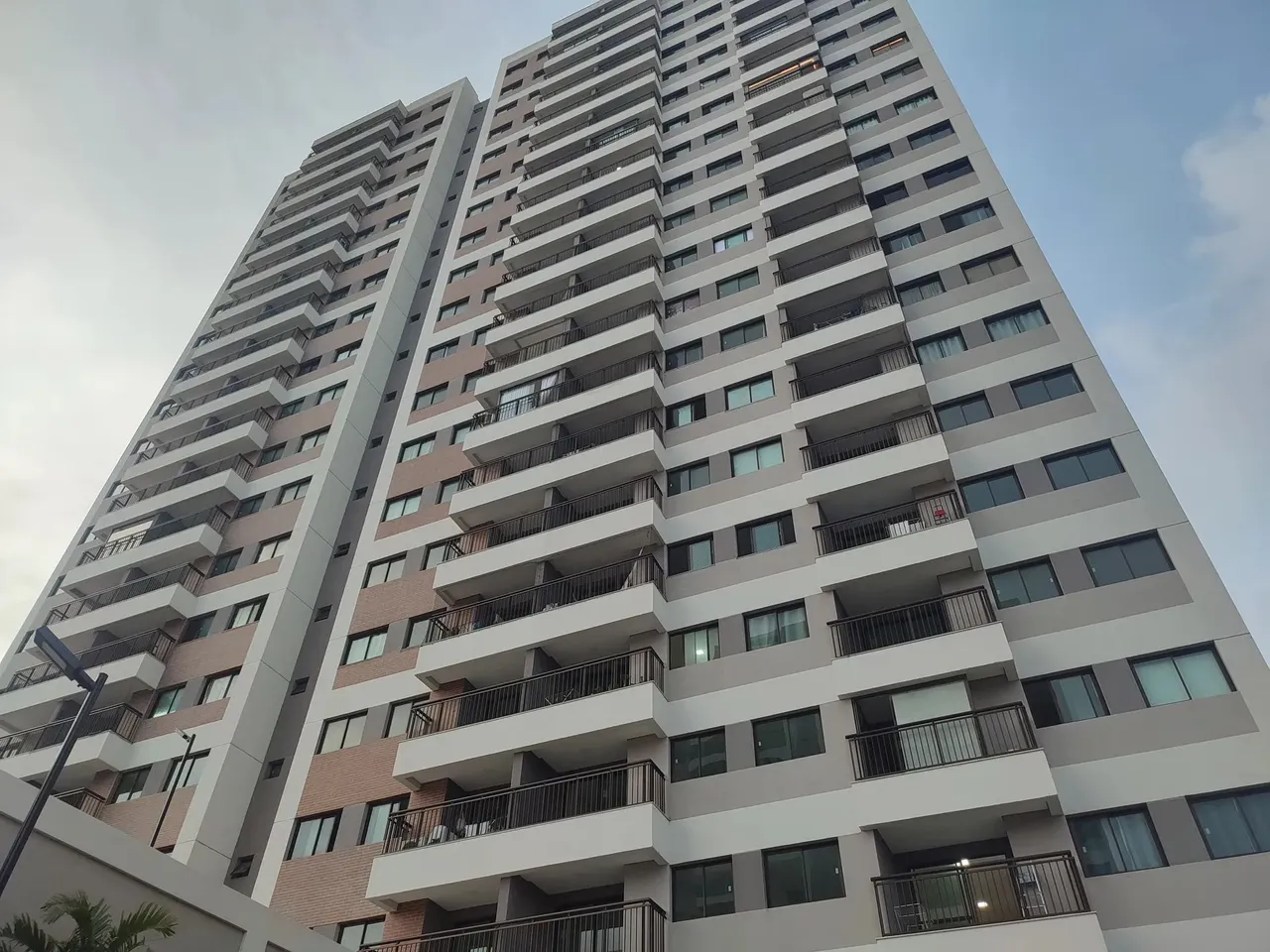 Apartamento para alugar com dois quartos e área de lazer completa.