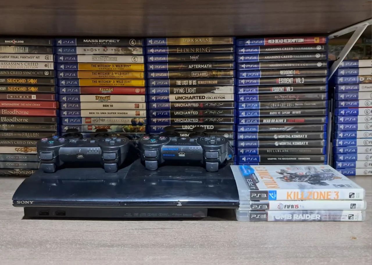 PlayStation 3 Super Slim. 