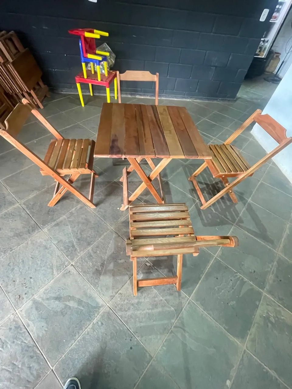 Conjunto de mesas e cadeiras dobráveis - Foto 3