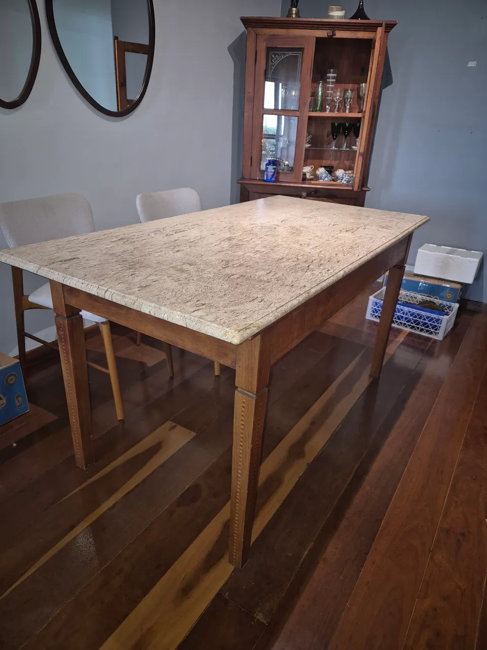 Mesa de Jantar Rústica com Tampo de Pedra