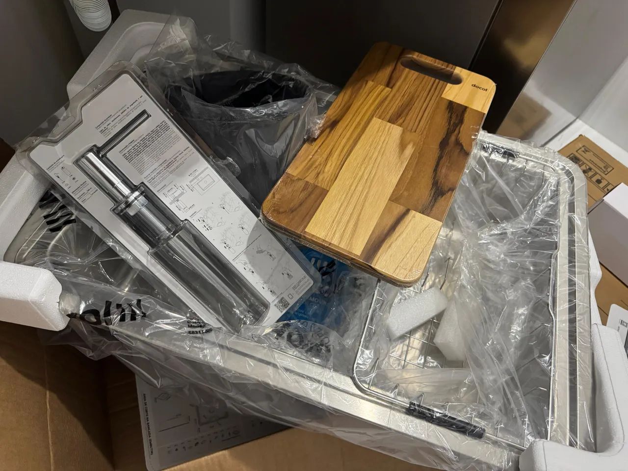 Cuba de Cozinha Sobrepor Embutir com Acessórios Docol Massima 1611616