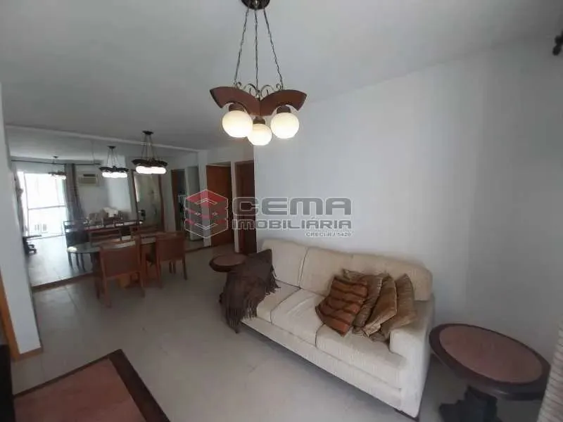 Apartamento : Padrão / Residencial / Catete