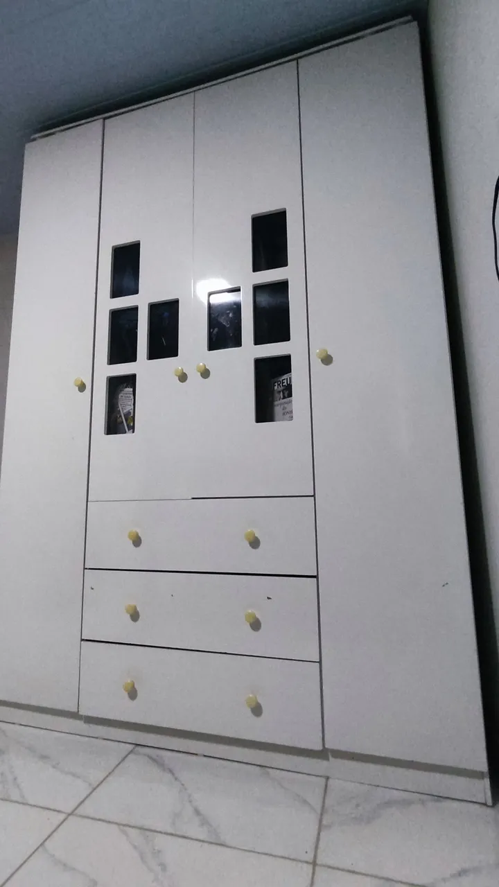 Guarda-Roupa Branco de 4 Portas