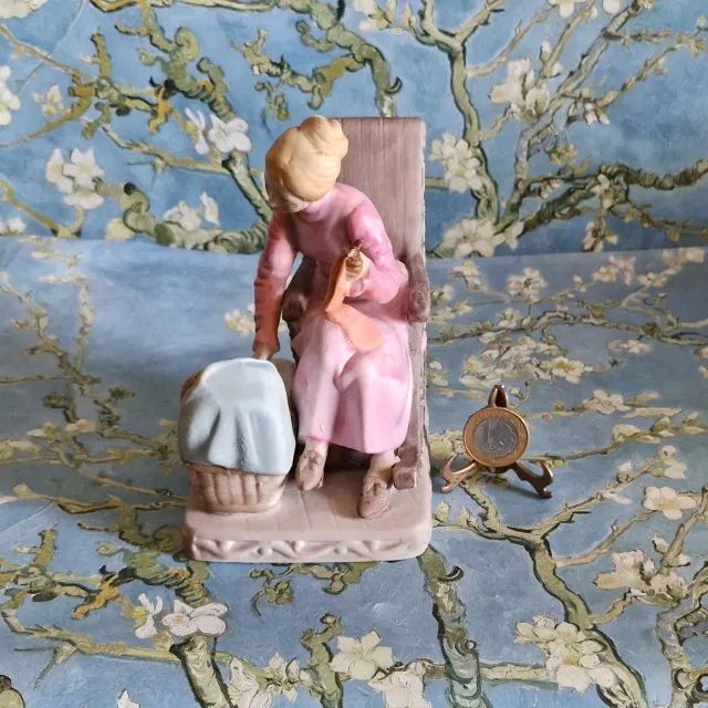 Estatueta de porcelana Norleans Japan, mulher com bebê, 15 cm, década de 1960. Rara!  - Foto 2
