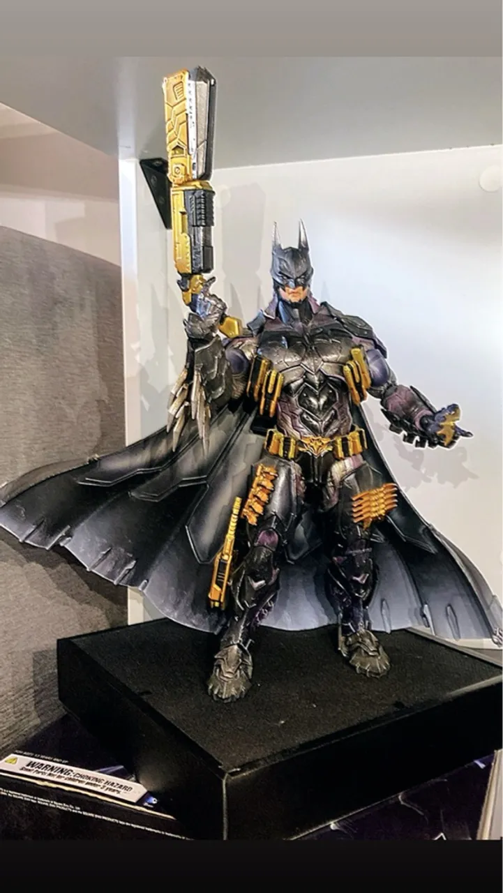 BATMAN ARMORED PLAY ARTS KAI