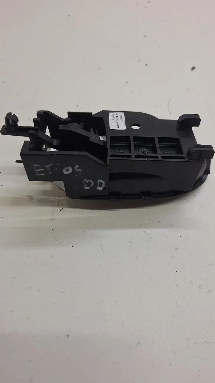 Maçaneta Interna Dianteira Lado Direita Toyota Etios 2017 Dianteira - Foto 4