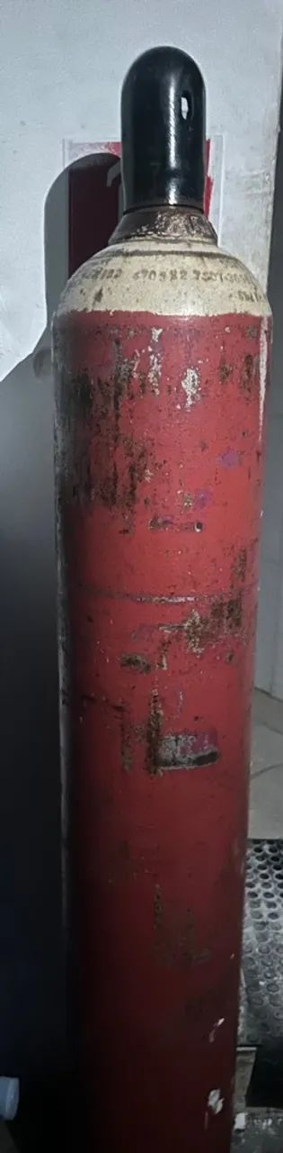 Cilindro grande cheio de co2 