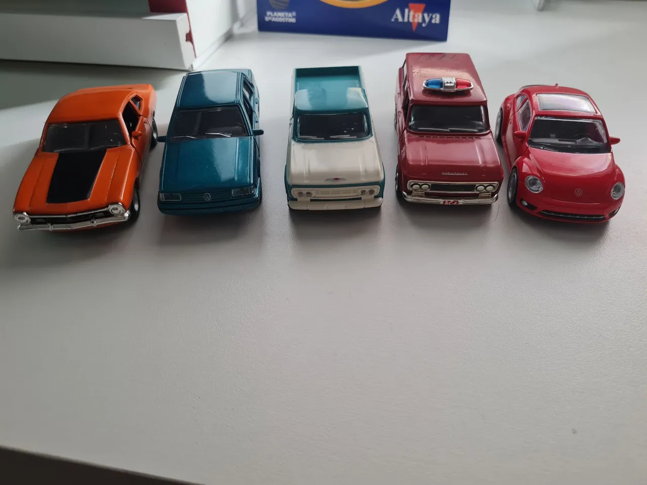 Miniaturas de Carros Variados (preço das 5)