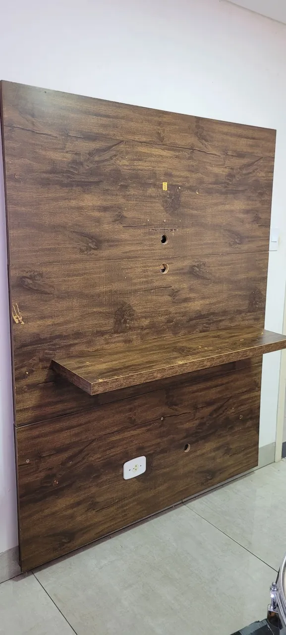 Painel para TV Amadeirado com Prateleira