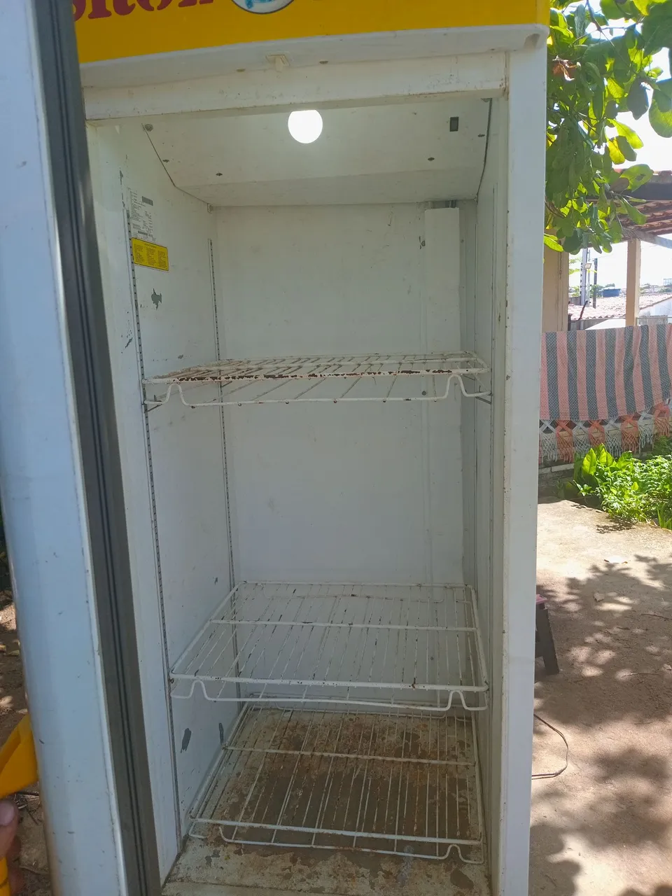 Geladeira usada para comércio