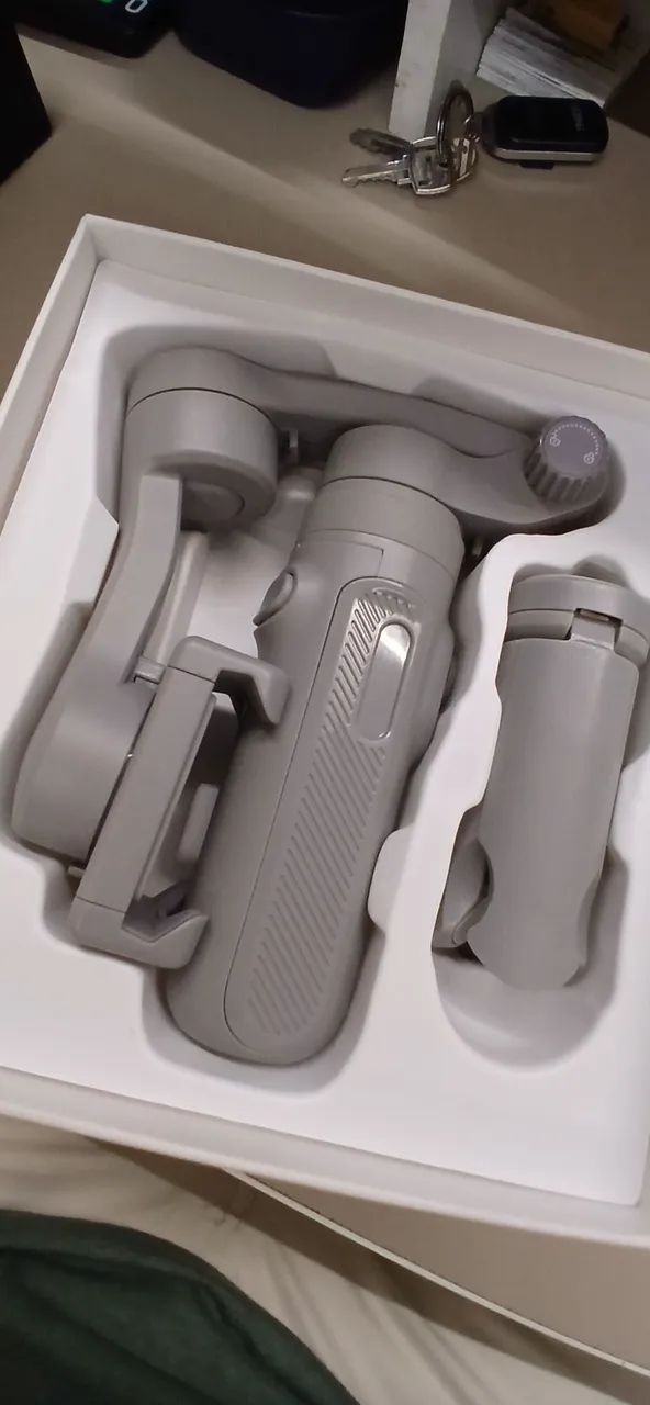 Estabilizador Gimbal e microfone - Foto 3