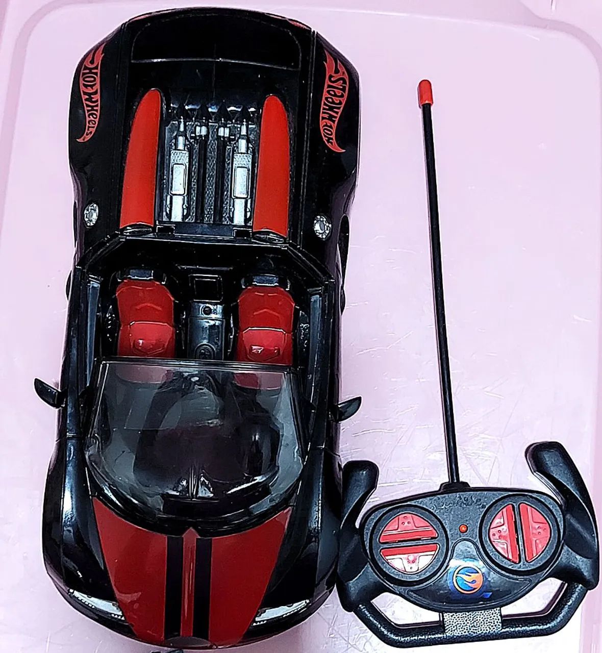 Carrinho controle remoto.