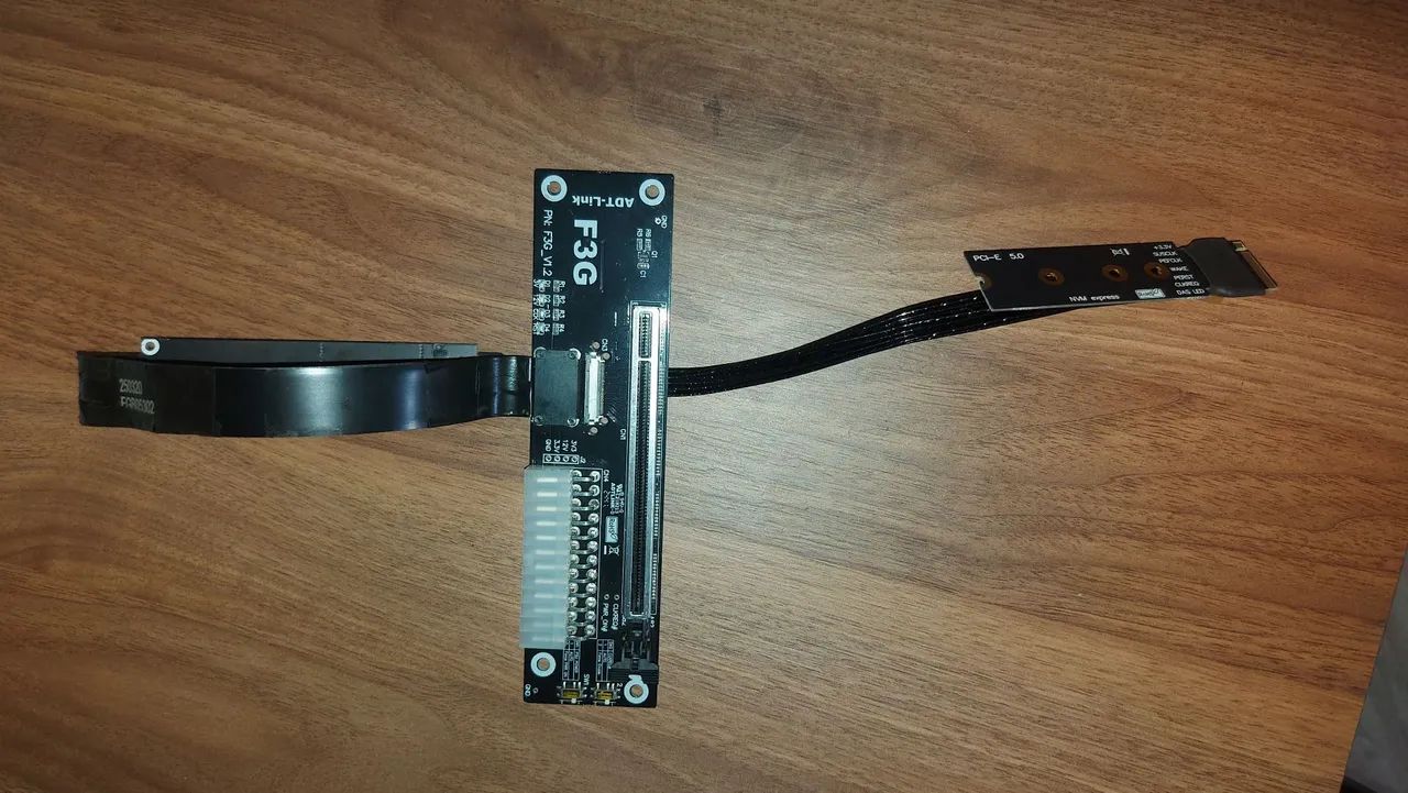 ADT-Link F43SG 5.0 M.2 NVMe PCIe x16 Gen5 Extensor GPU