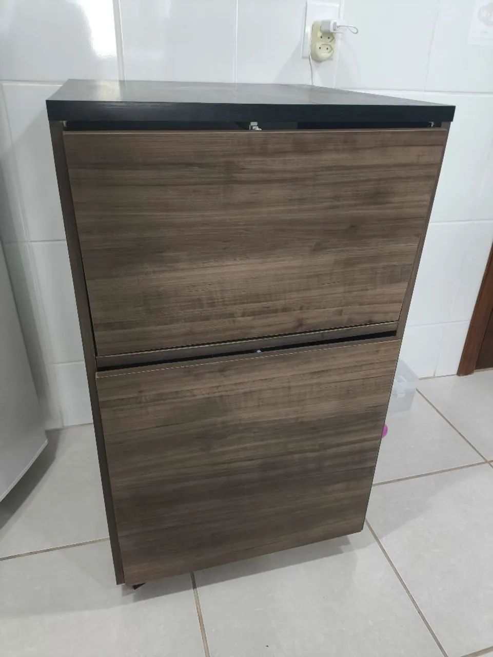 Armário com 2 gavetas fundas