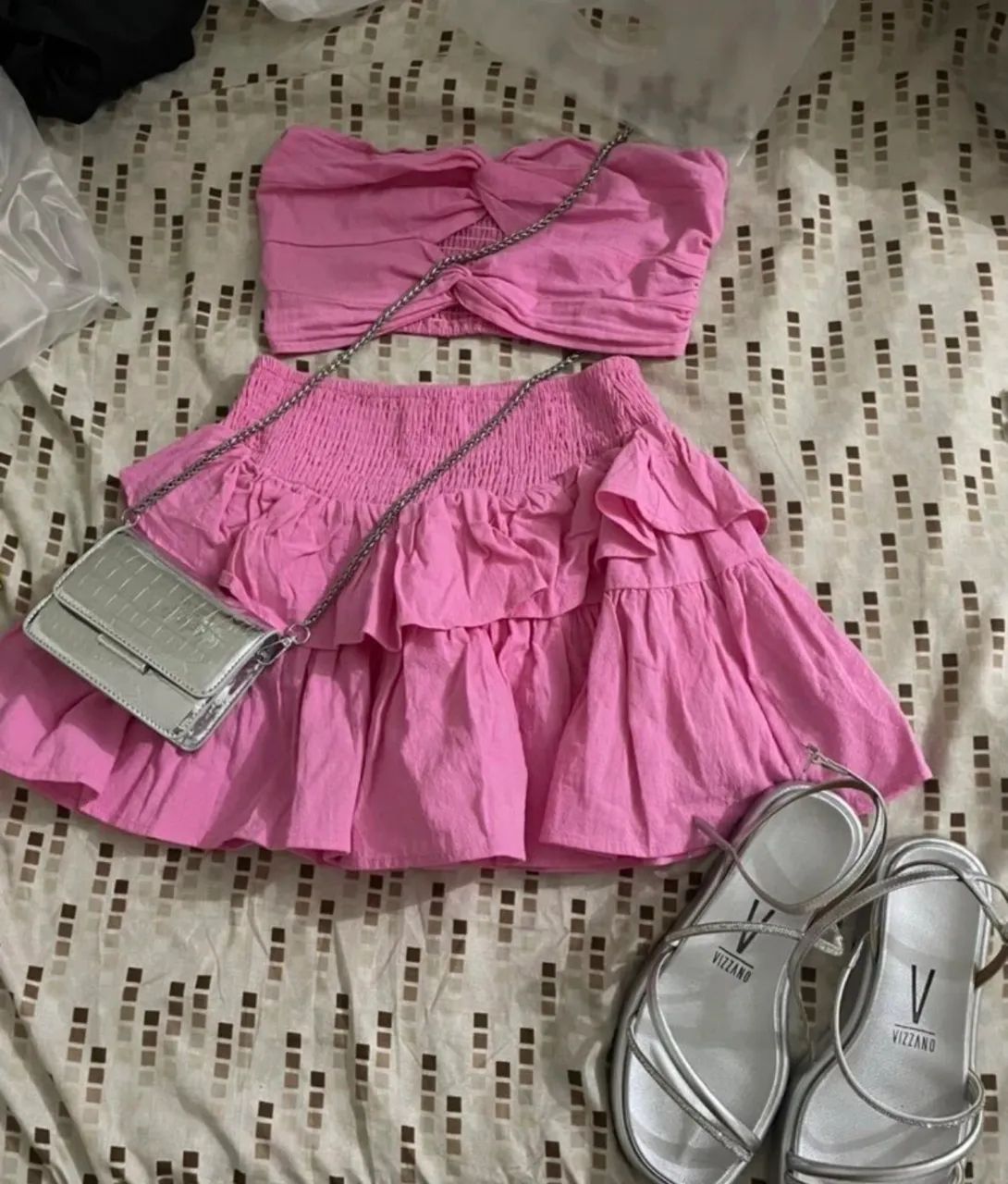 Conjuto rosa saia e cropped 