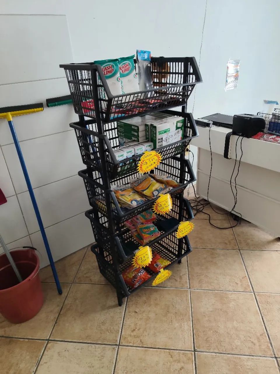 Vendo gôndola e acessórios para loja - Foto 2