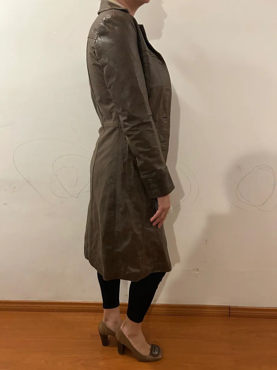 Casaco de Couro Legítimo Feminino Marrom marca Crayon (Argentino) - Foto 4