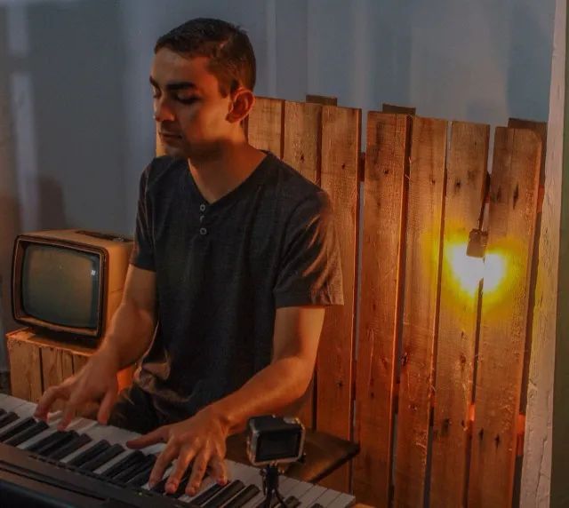 Aulas particulares de teclado, piano e violão - Foto 3