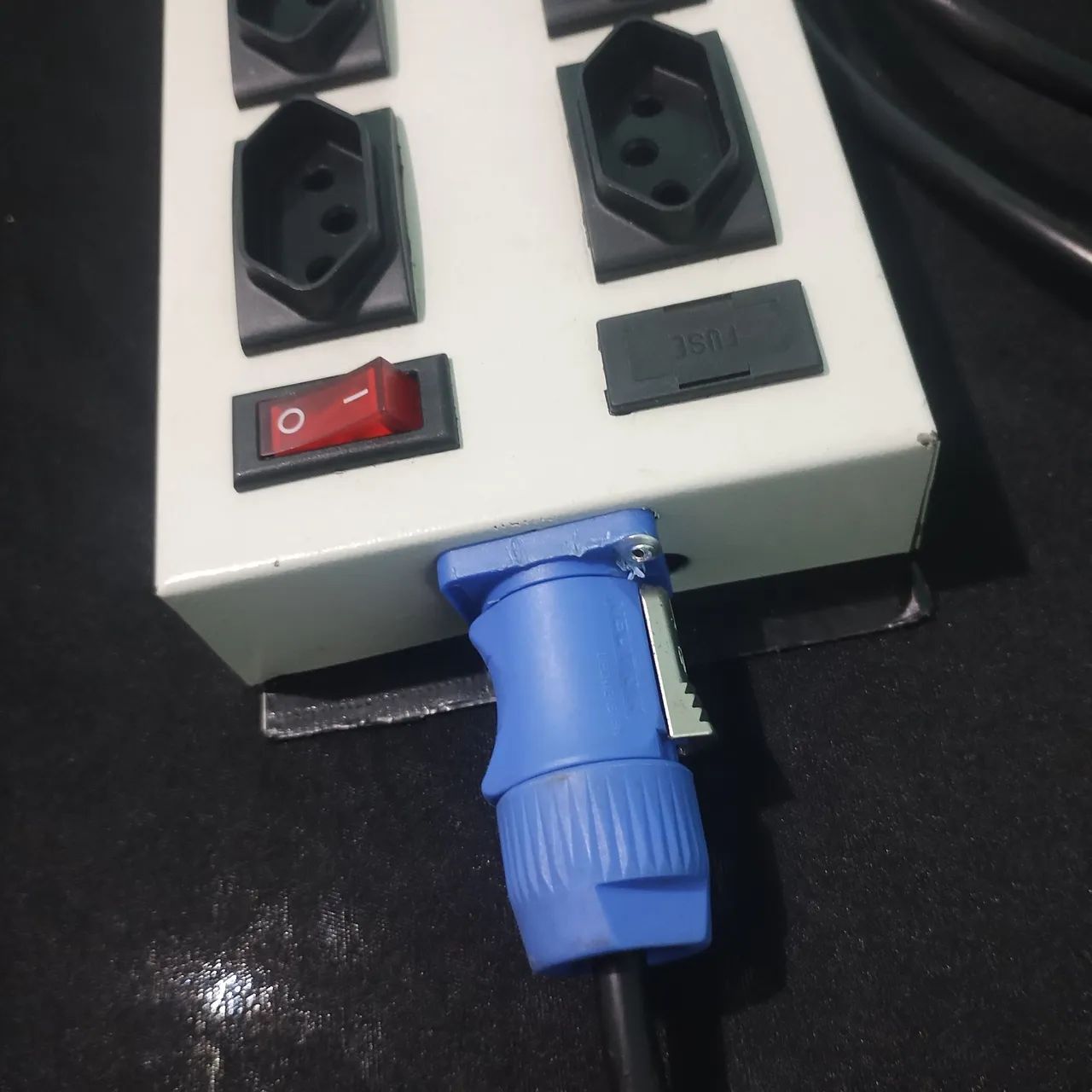 Régua de ac com 10 pontos de ligação e plug Neutrik  - Foto 3
