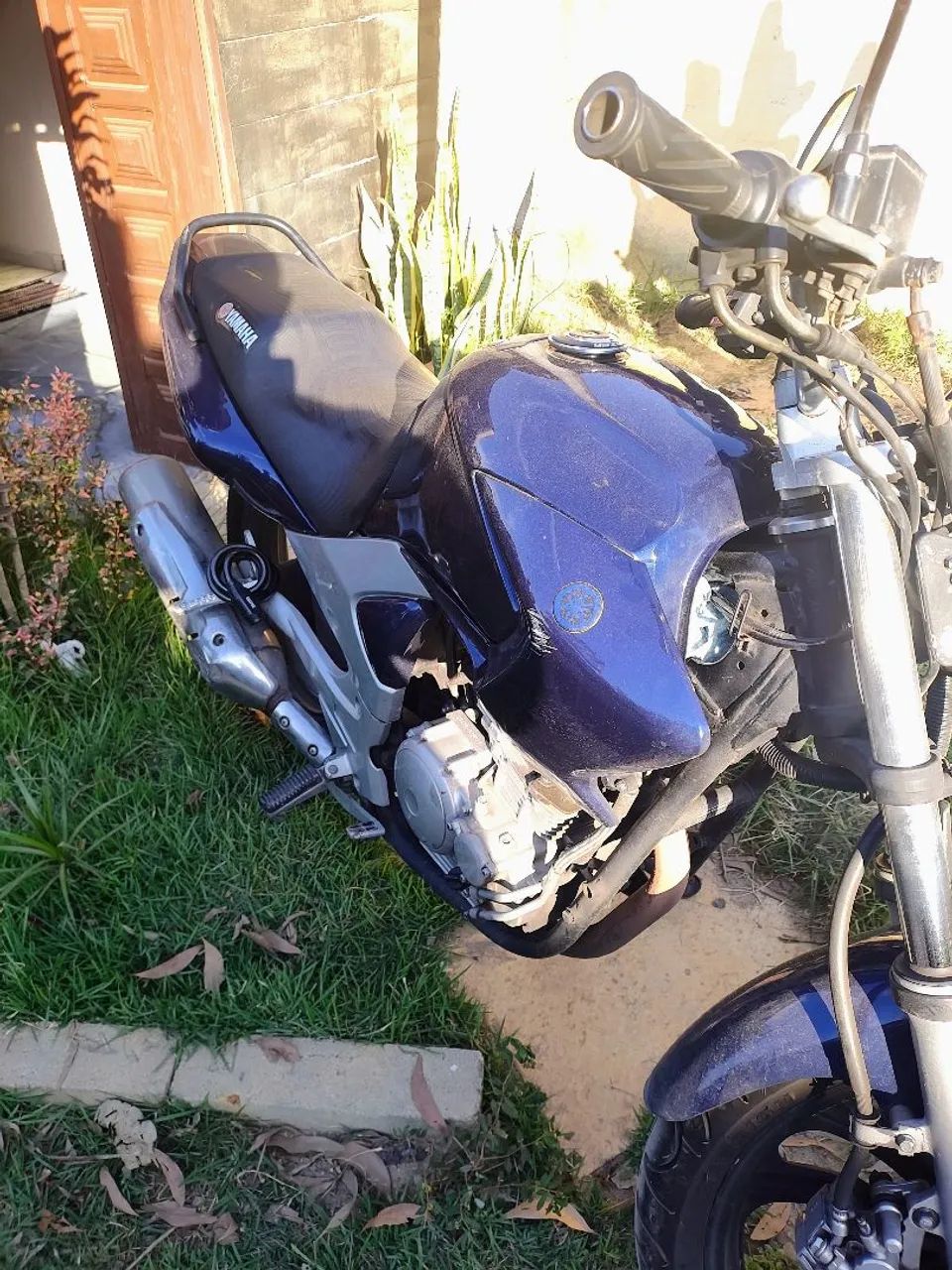 Vendo uma moto 