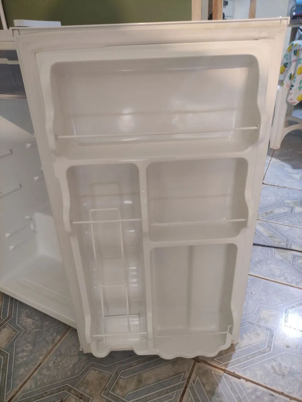 Frigobar Midea 93 Litros Branco (modelo MRC10B1) - Foto 5