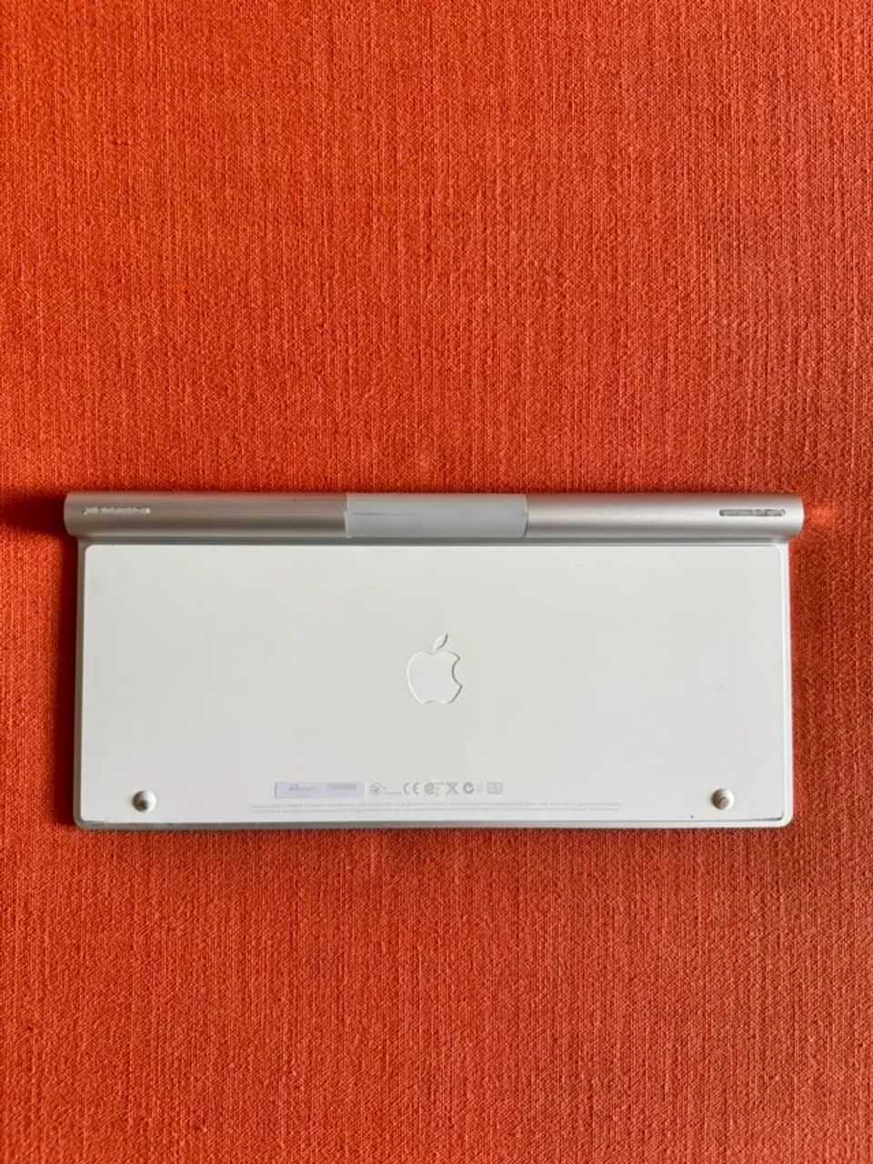 Teclado Apple Wireless Bluetooth A1314 | Funciona com 2 Pilhas AA - Foto 5