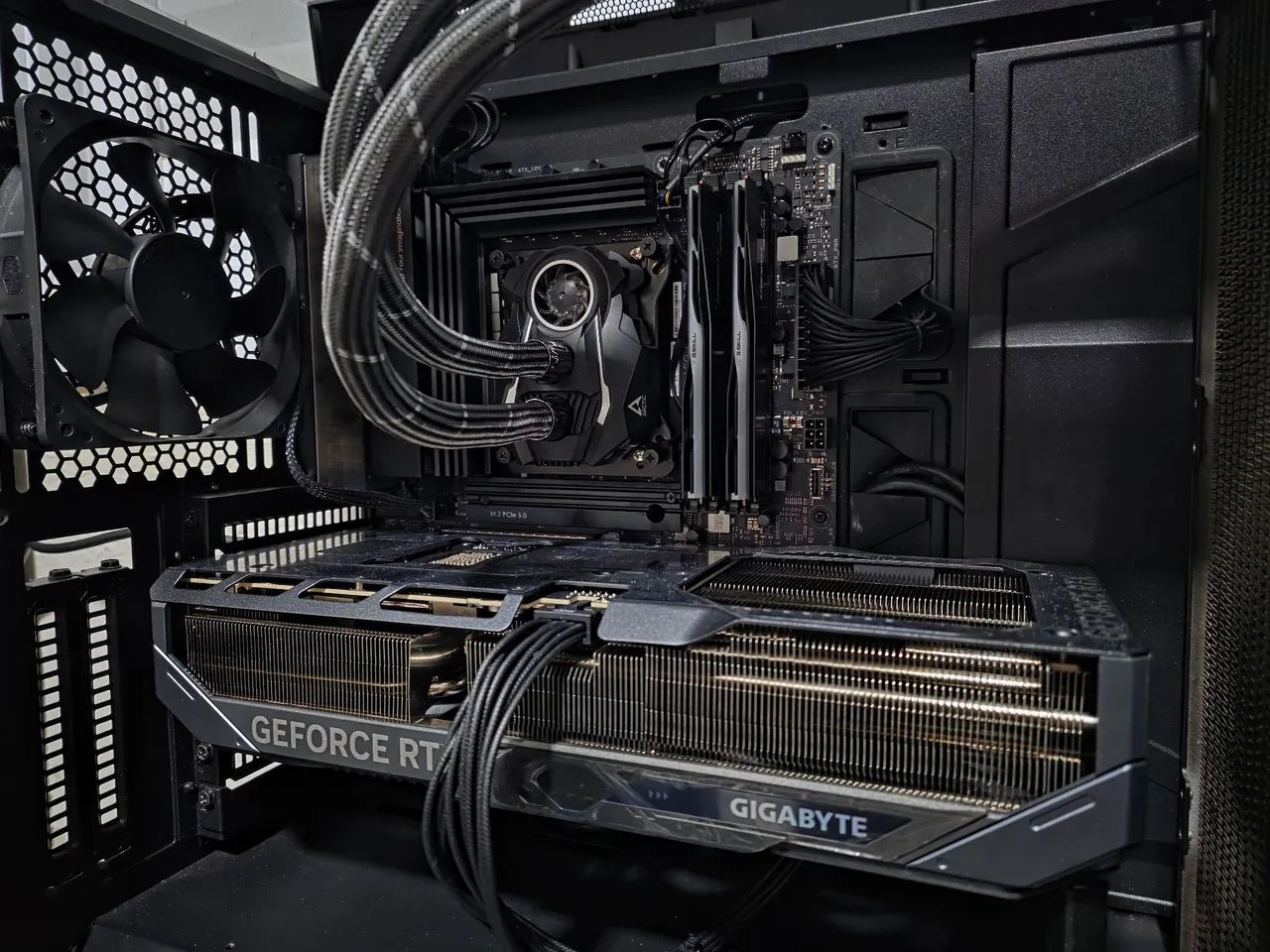 Computador Rtx 5070Ti Gaming OC / Ryzen 9800X3D<br><br>R$ - Foto 3