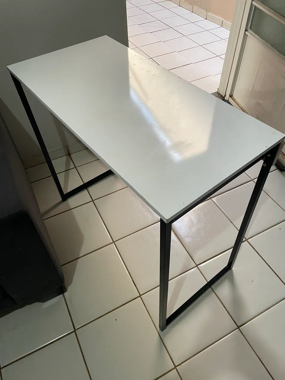 Mesa de escritório branca 