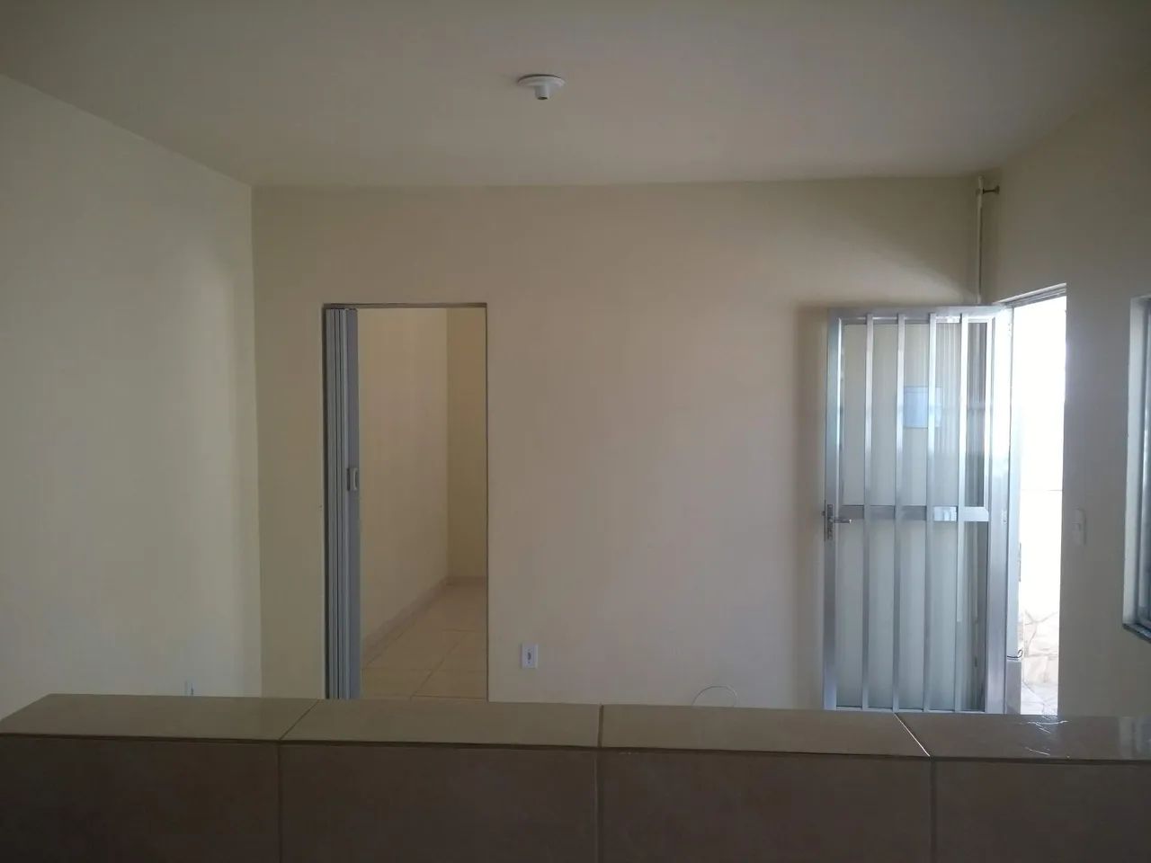 Alugo casa 