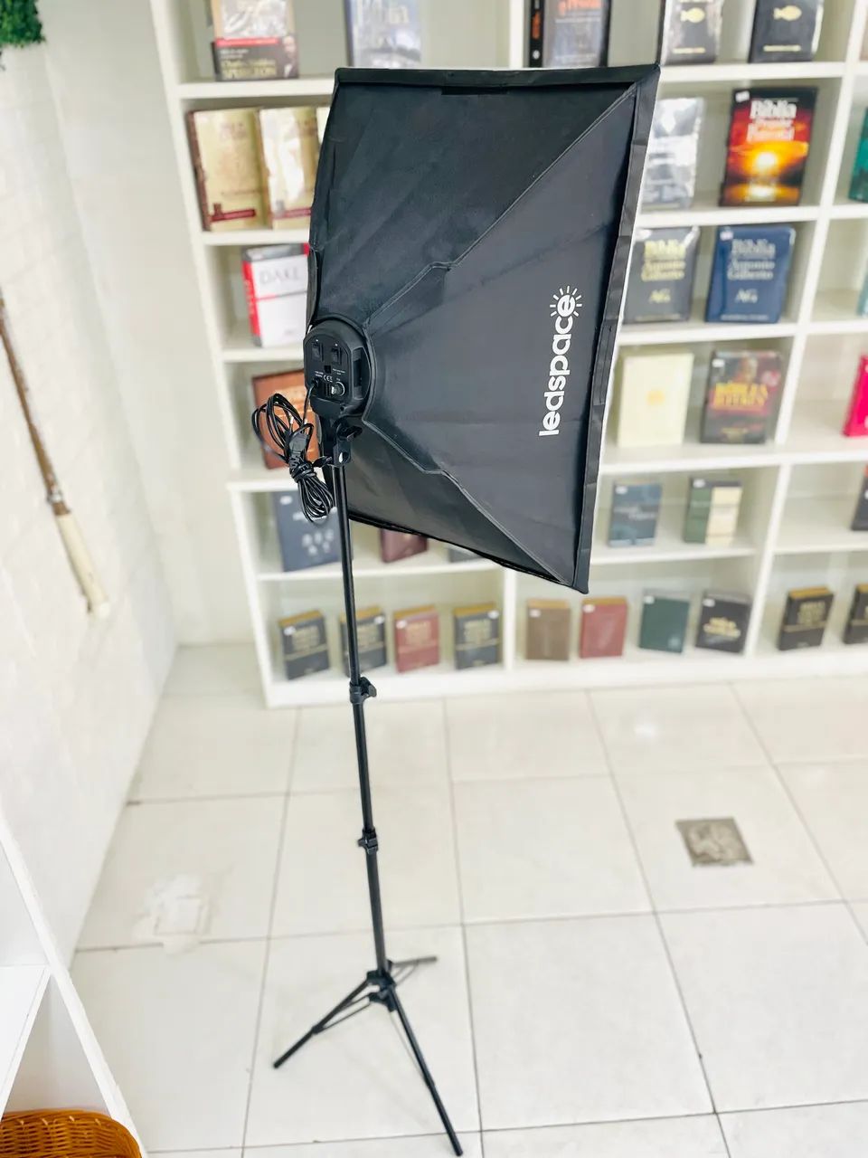 Softbox 50x70cm Com Bocal Para 4 Lâmpadas + Tripé 2m