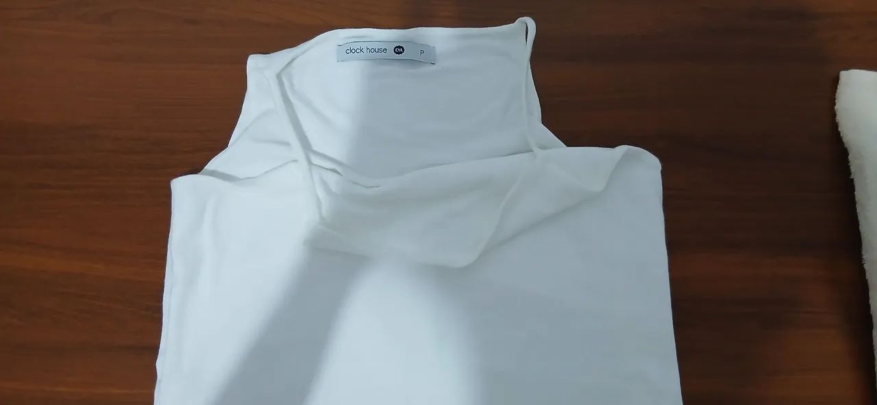 Blusa branca de alça  - Foto 3