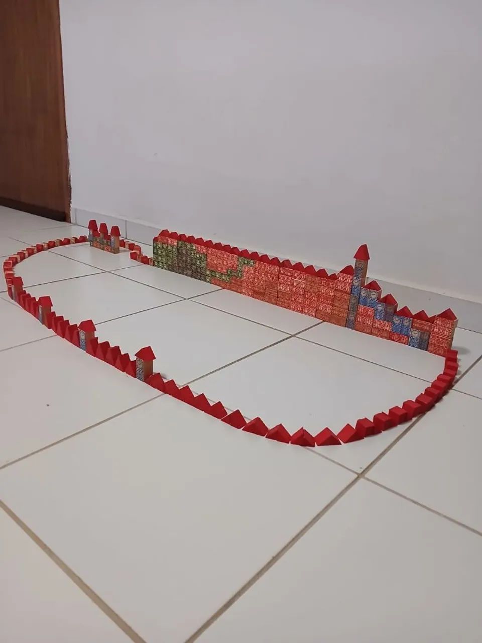 Brinquedo infantil com 325 blocos de montar