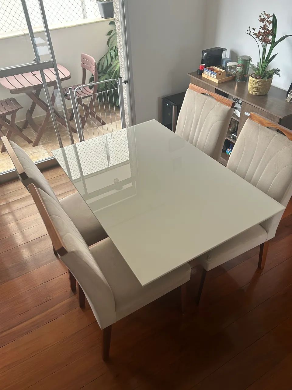 Mesa 4 lugares com cadeiras