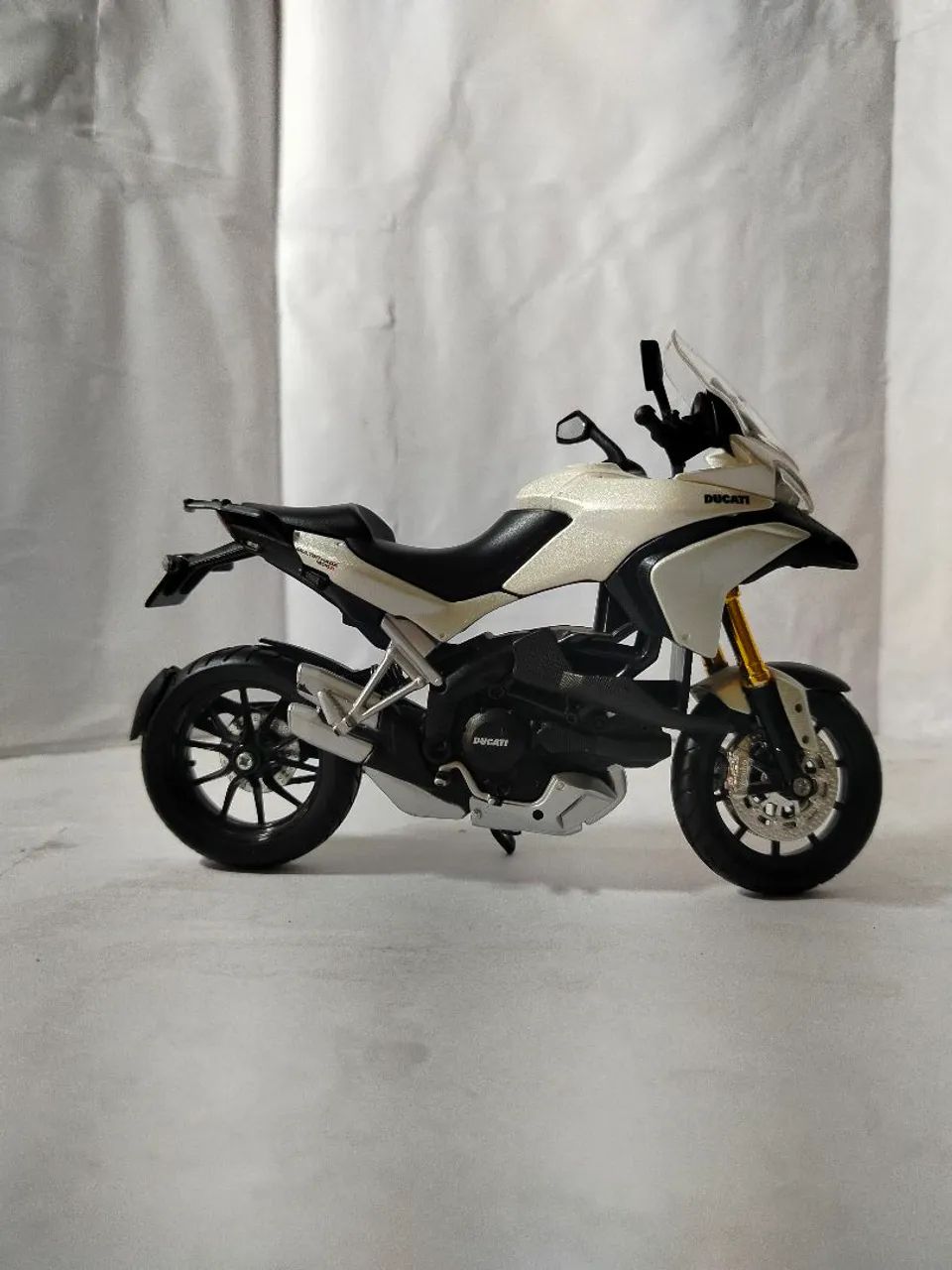 Miniatura Ducati 1200S Maisto Assembly Line 1:12 Completa + Caixa e Montada - Foto 2