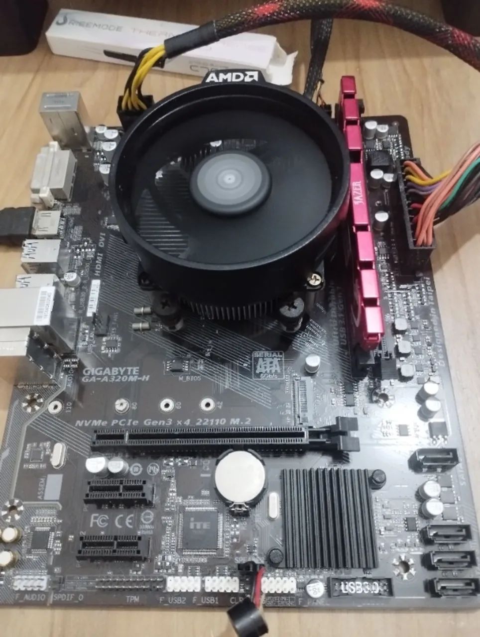 KIT Ryzen 3 3200G + 16GB RAM 3200 + Placa-Mãe A320M Gigabyte