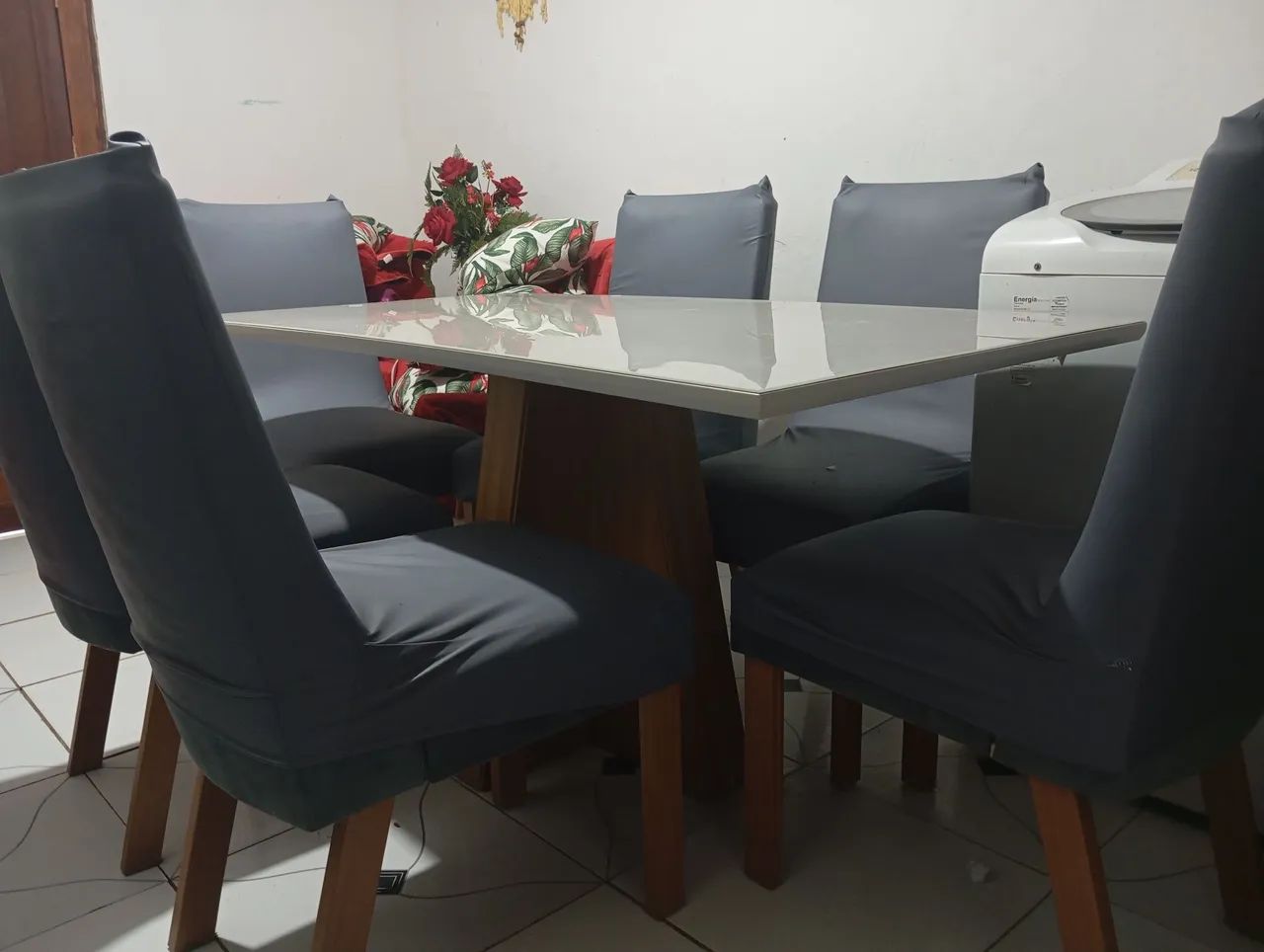 Mesa de seis cadeiras pra vende - Foto 2