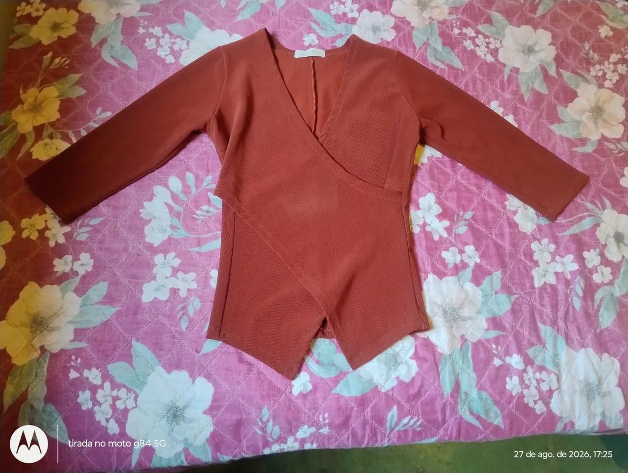 Blusa Marrom/terracota transpassada com decote em V