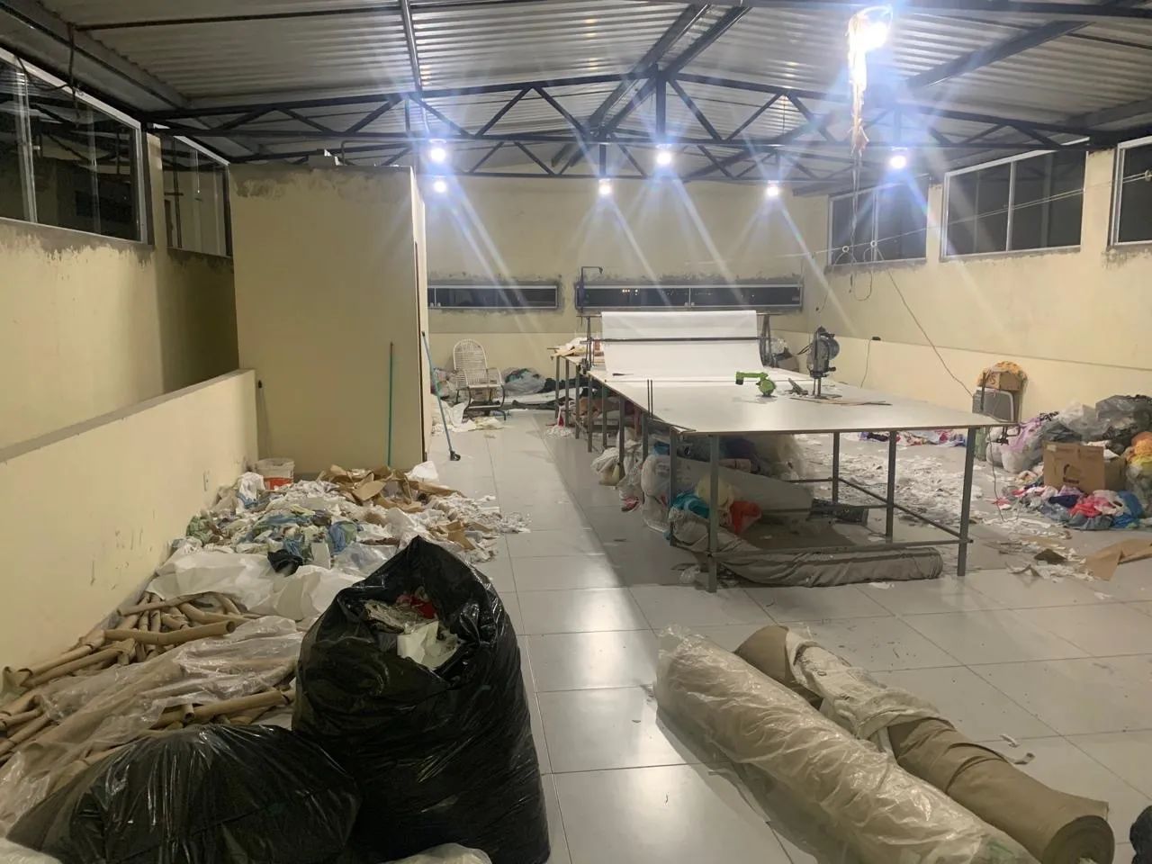 Alugo ou vendo prédio e galpões  - Foto 5