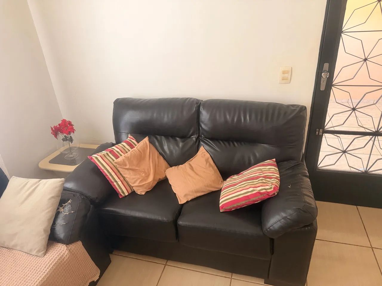 Vende-se Sofá semi novo - Foto 2