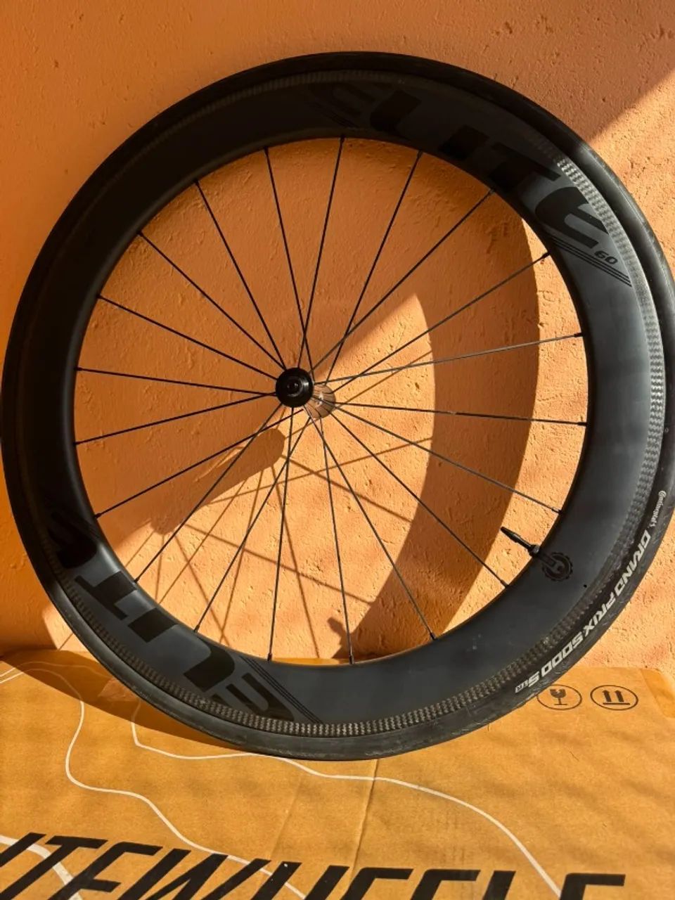 Roda de carbono Elitewheels 60mm - Foto 3