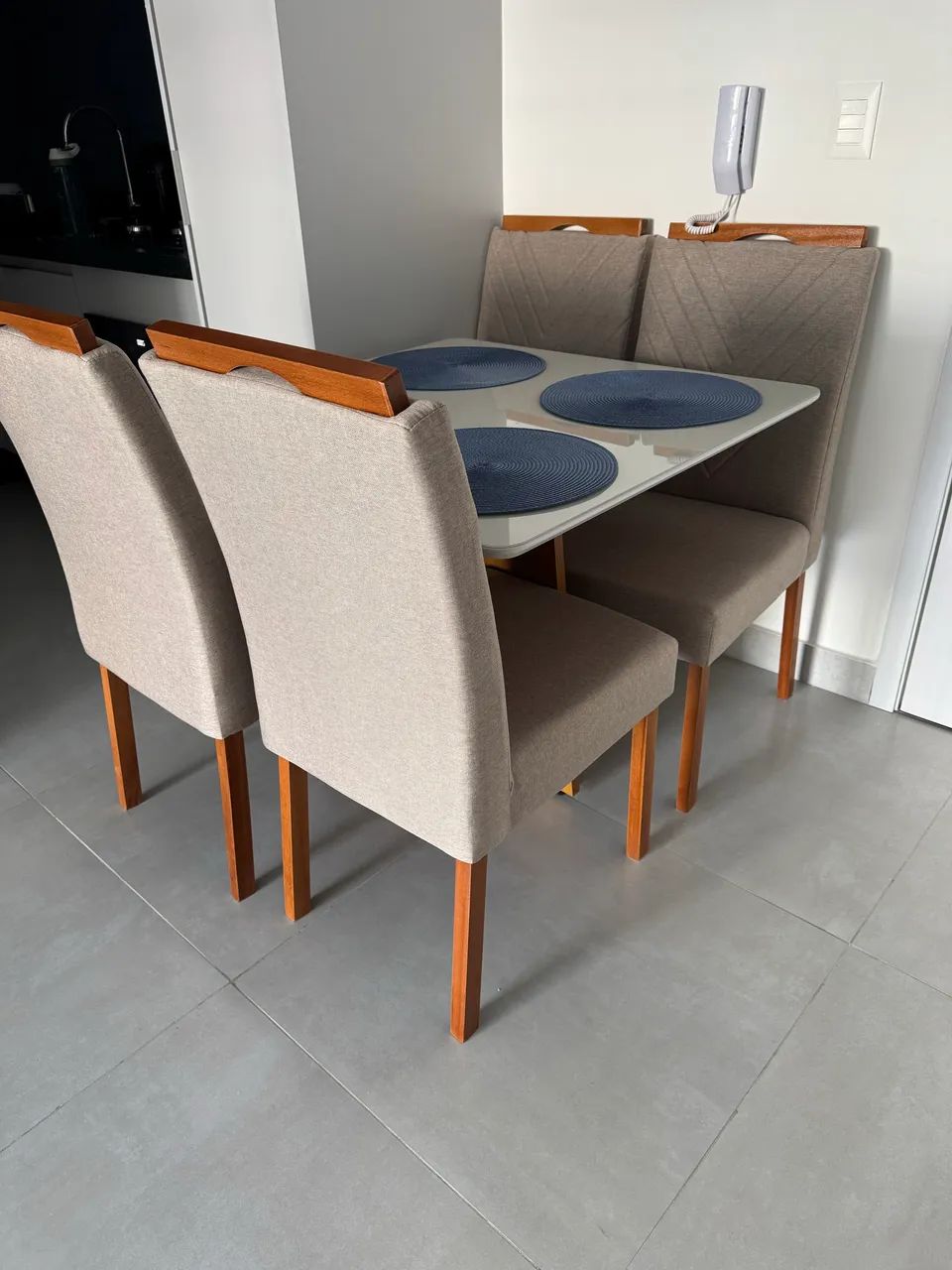 Mesa de Jantar 90x90 cm com 4 Cadeiras - Novíssima! - Foto 5