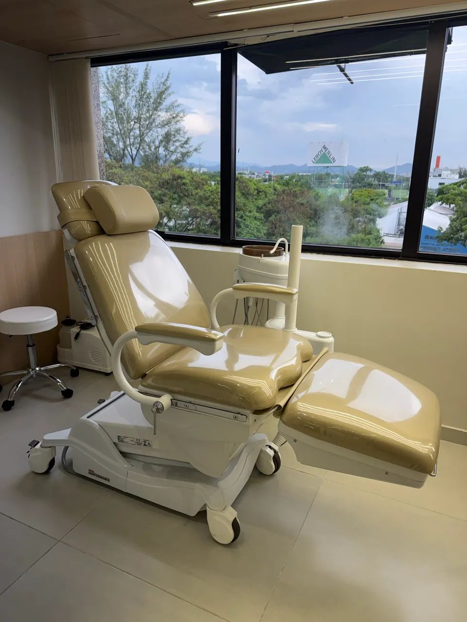 Cadeira Odontológica Olsen Performance - Premium | Massagem | Dourada - Foto 2