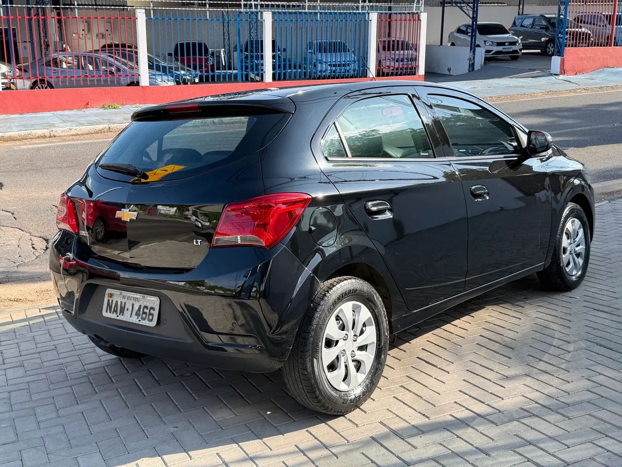 Chevrolet Onix Hatch LT 1.0 8V Flex Mec. 4P 2018 - Foto 4