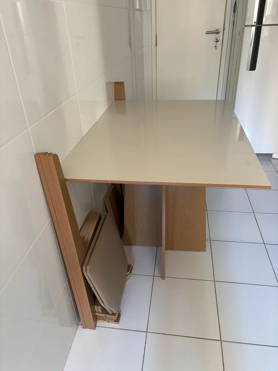 Mesa nova com 04 cadeiras 1.10x0.75 - Foto 4