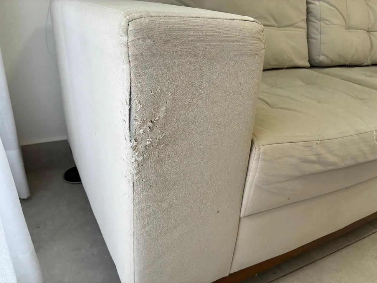 Sofá 1,80m - Design Elegante e Muito Confortável - Foto 4